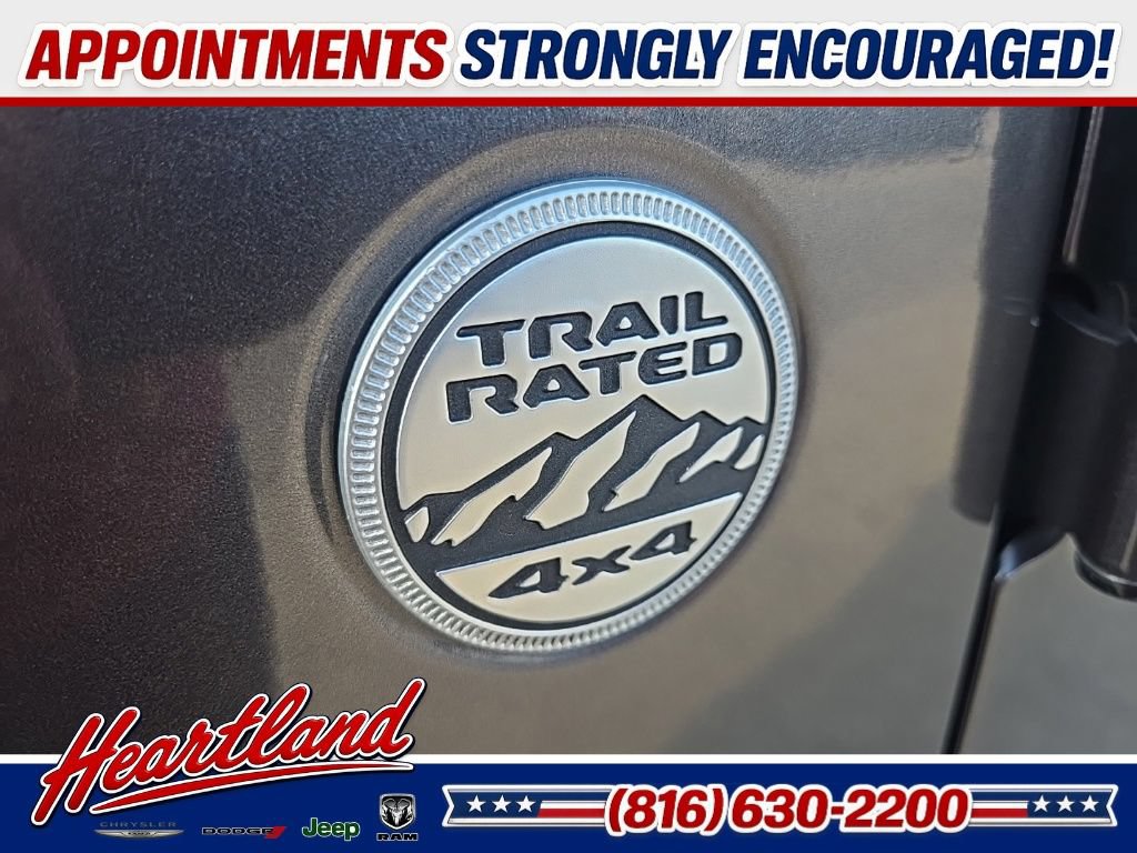 Used 2018 Jeep Wrangler Unlimited Sahara AWD/4WD image 16