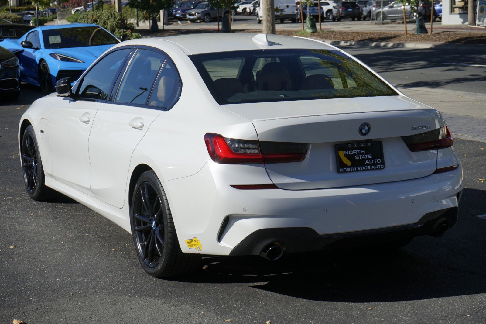 Used 2022 BMW 330e w/ M Sport Package image 11