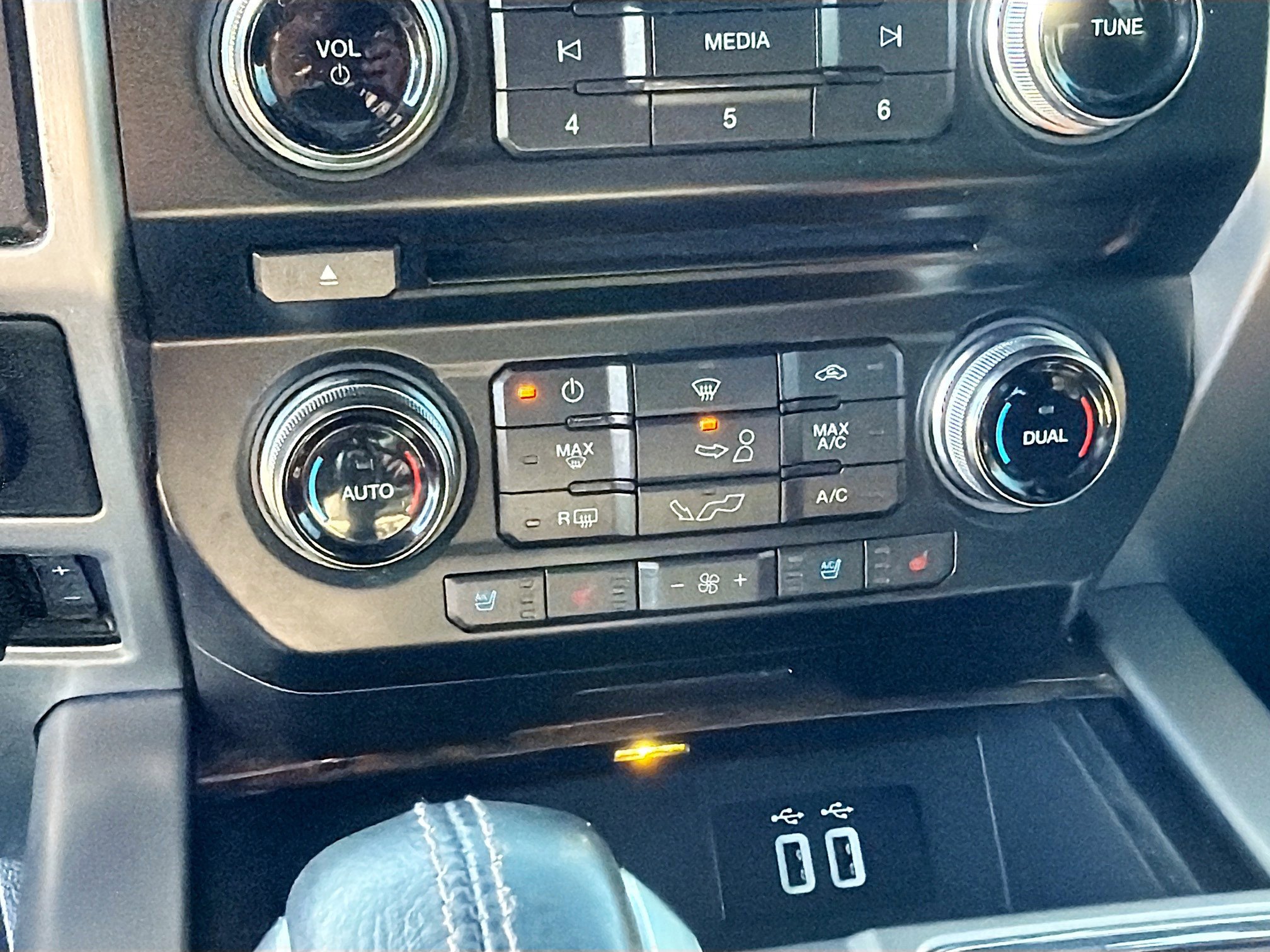 Used 2016 Ford F150 Platinum w/ Technology Package image 30