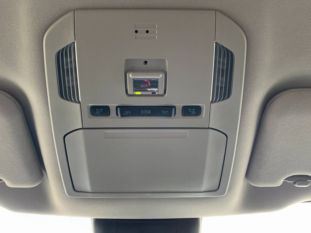 Used 2023 Toyota Highlander L image 19