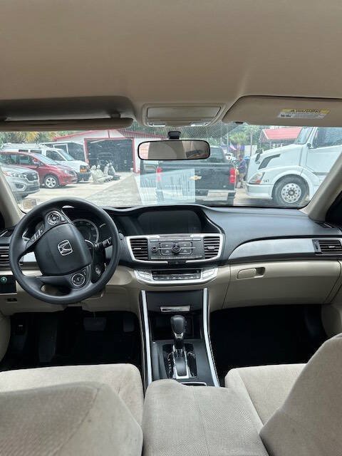 Used 2013 Honda Accord LX image 16