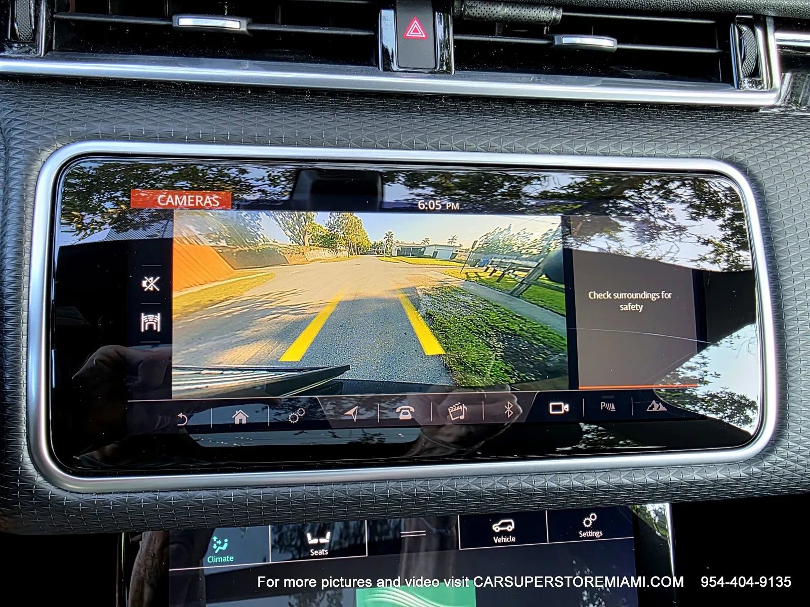 Used 2018 Land Rover Range Rover Velar R-Dynamic SE AWD/4WD image 42