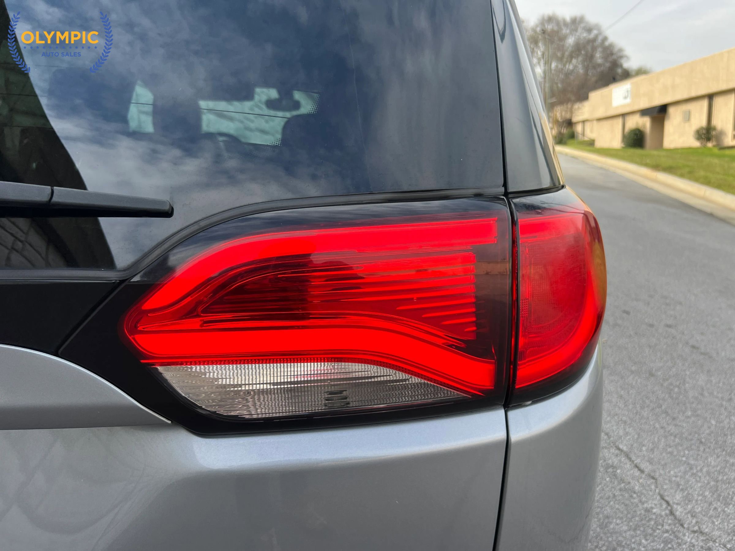 Used 2017 Chrysler Pacifica Touring-L image 16