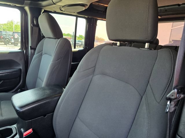 Used 2023 Jeep Wrangler Unlimited w/ Cold Weather Group AWD/4WD image 6