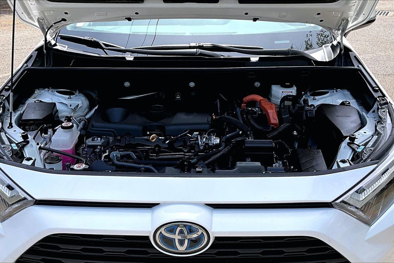 Used 2024 Toyota RAV4 XLE AWD/4WD image 30