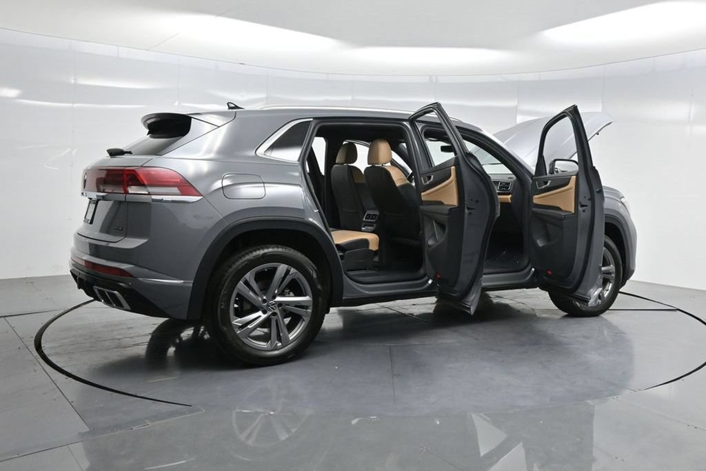 Used 2024 Volkswagen Atlas Cross Sport SEL R-Line AWD/4WD image 4