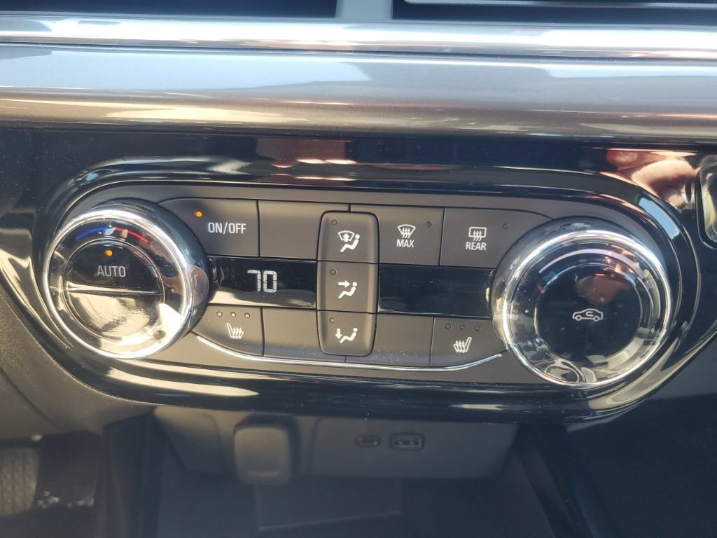 Used 2025 Chevrolet Trax ACTIV w/ Driver Confidence Package FWD image 21
