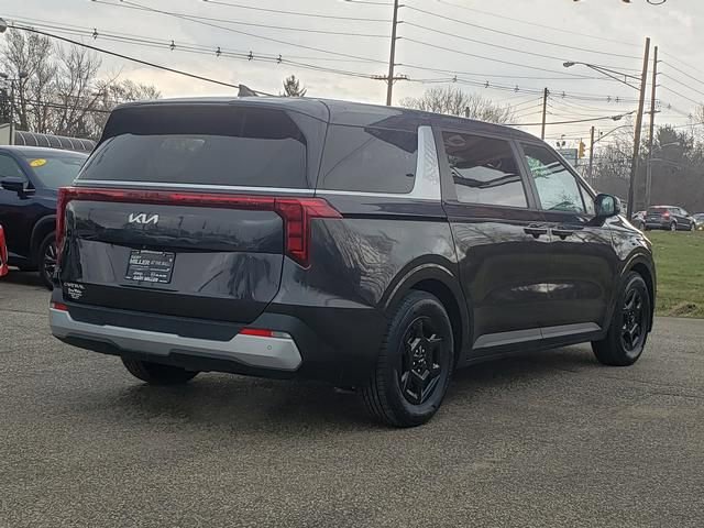 Used 2025 Kia Carnival image 3