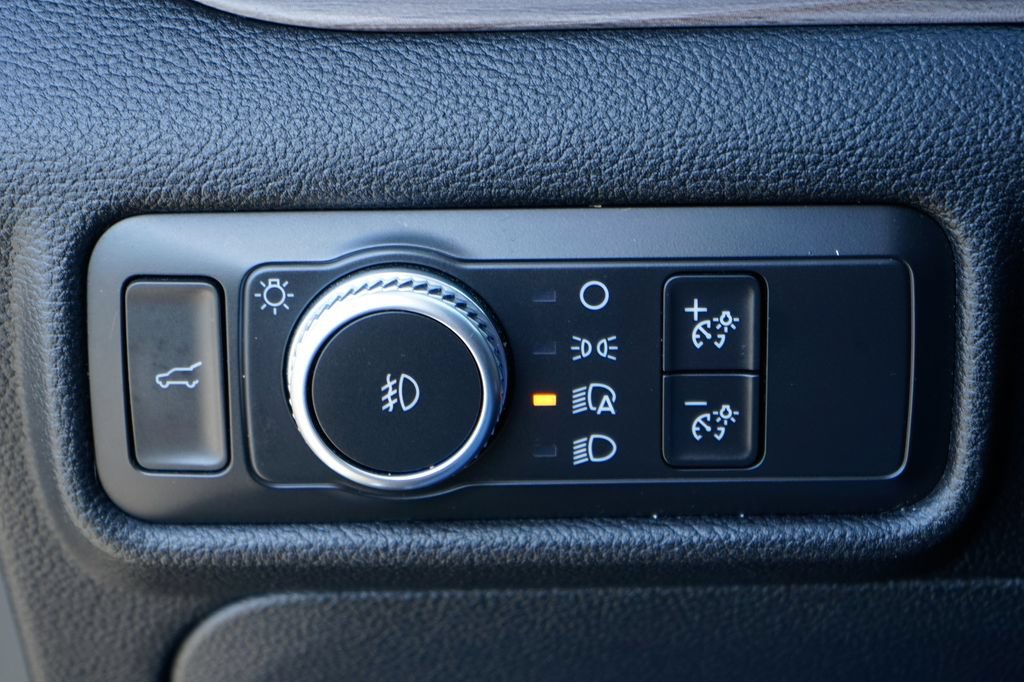 Used 2020 Ford Explorer Limited image 22