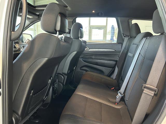 Used 2020 Jeep Grand Cherokee Laredo image 24