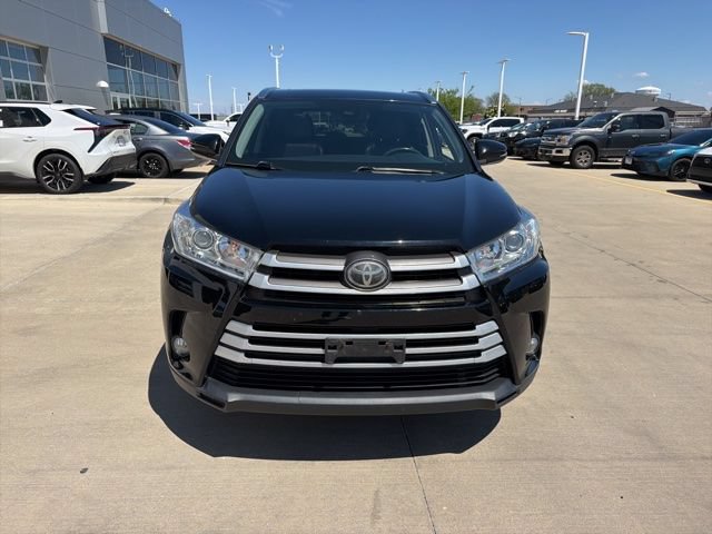 Used 2017 Toyota Highlander FWD V6 image 2