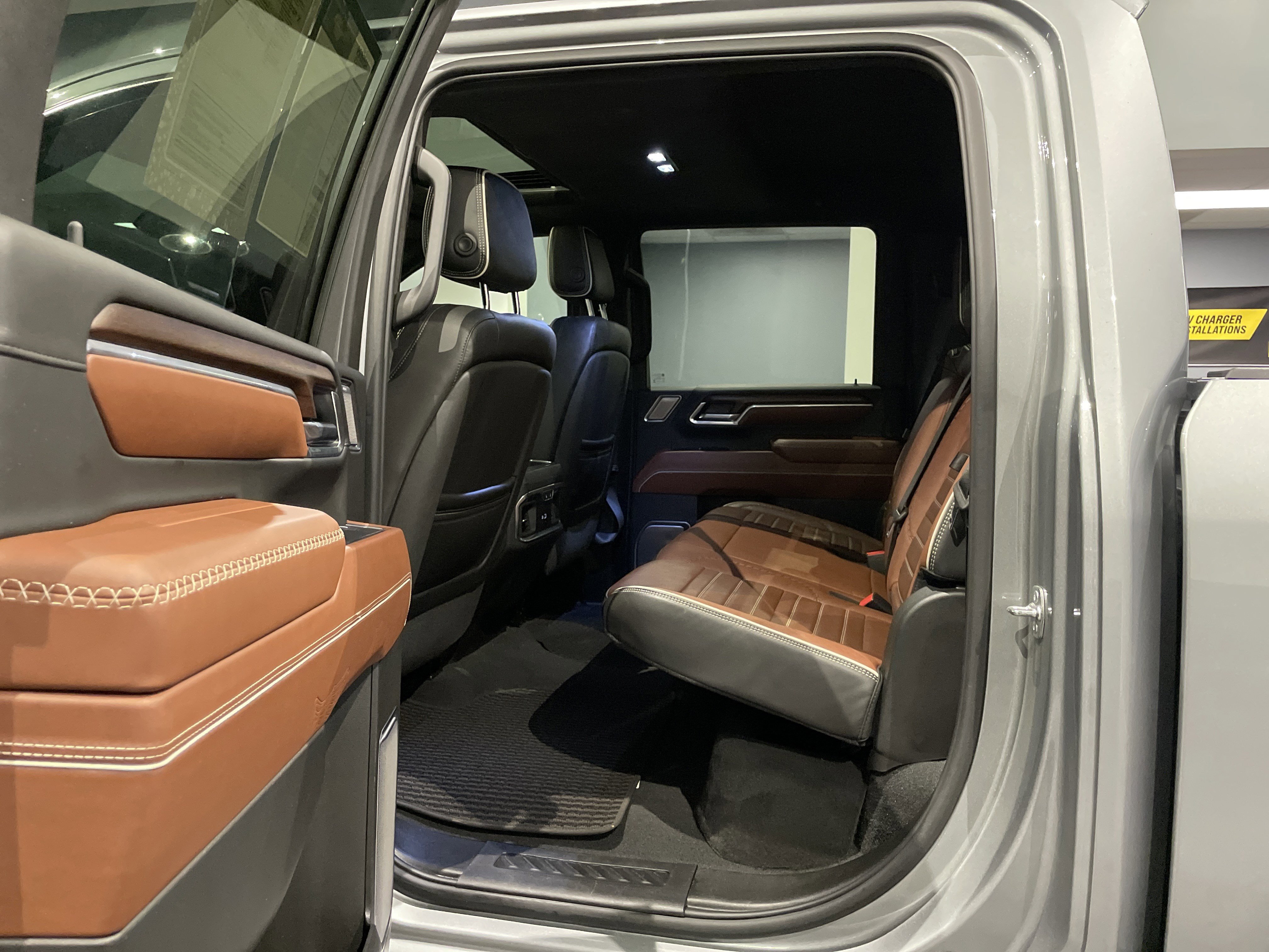 Used 2025 GMC Sierra 2500 Denali Ultimate image 37