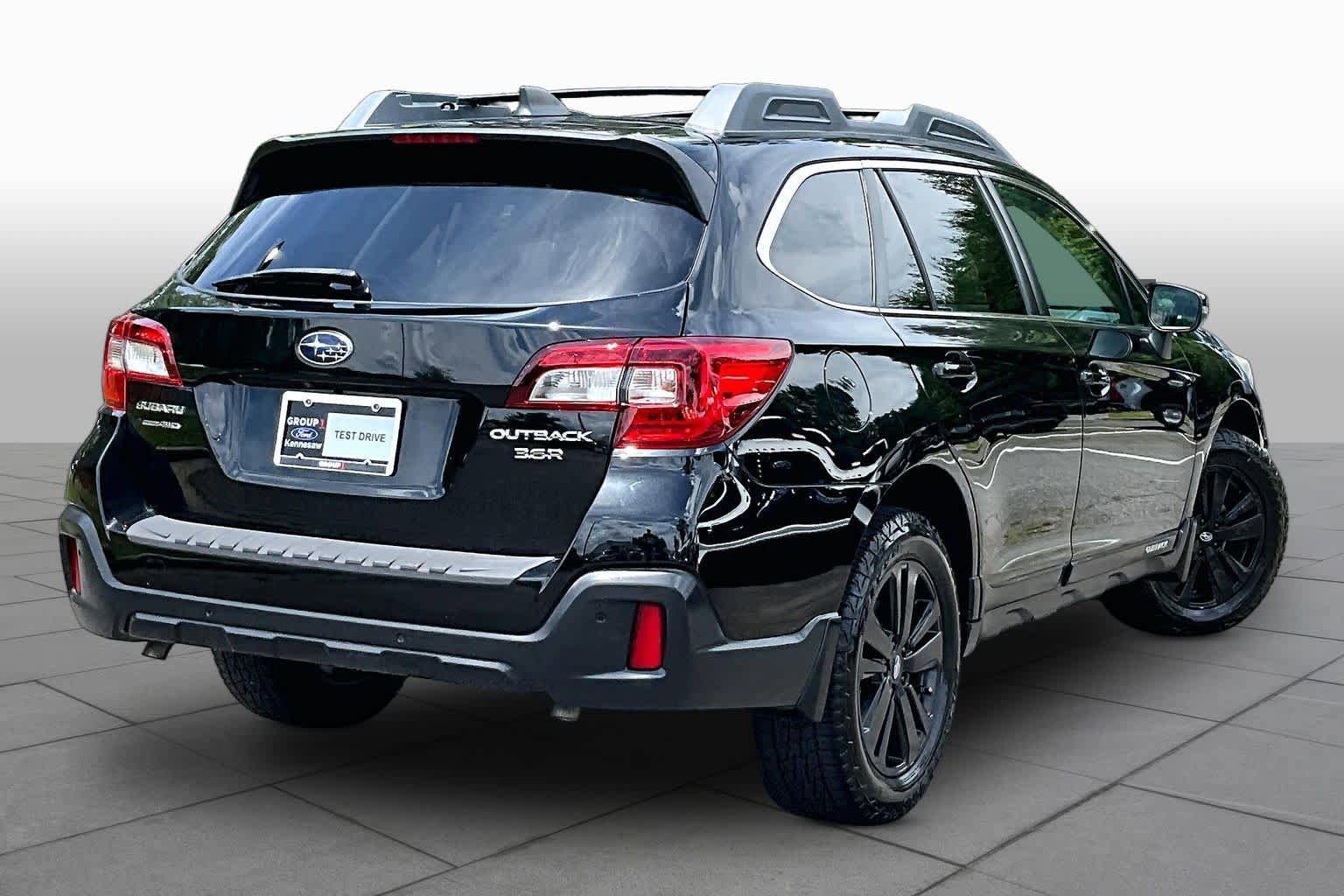 Used 2018 Subaru Outback 3.6R Limited AWD/4WD image 13