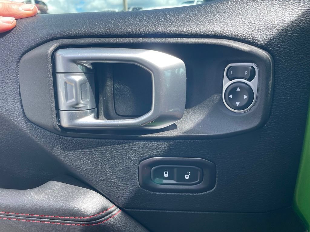 Used 2019 Jeep Wrangler Unlimited Rubicon w/ Dual Top Group AWD/4WD image 28