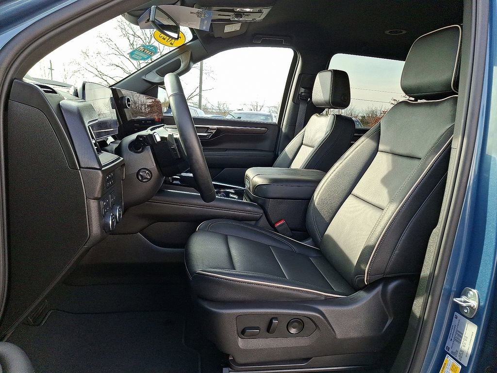 Used 2025 Chevrolet Suburban Premier image 16