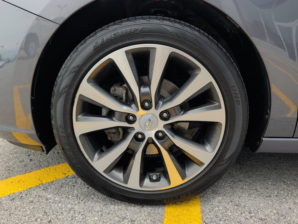 Used 2019 Hyundai Elantra GT FWD image 4