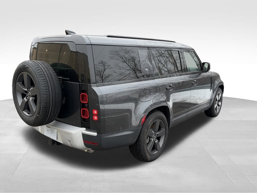 Used 2024 Land Rover Defender 130 S image 8