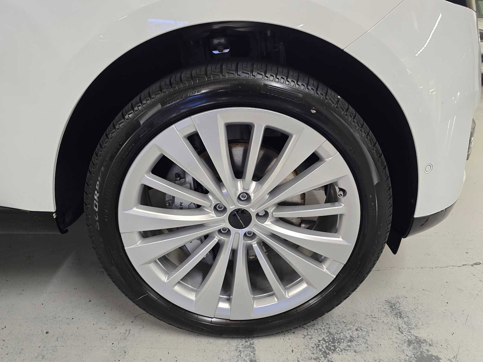 New 2026 Land Rover Range Rover SE image 9