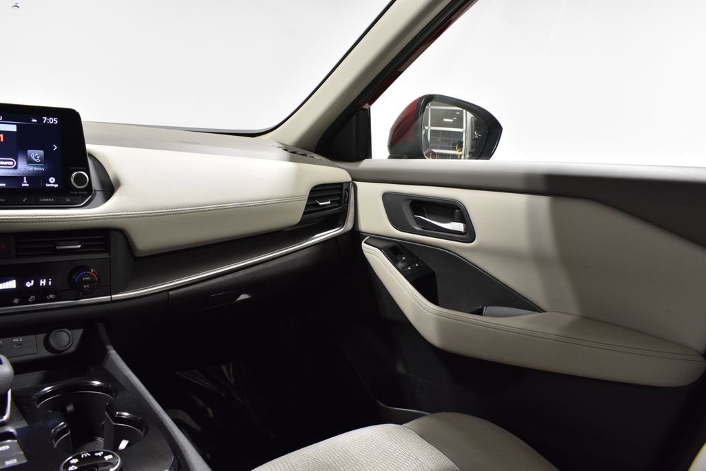 Used 2025 Nissan Rogue SV image 15