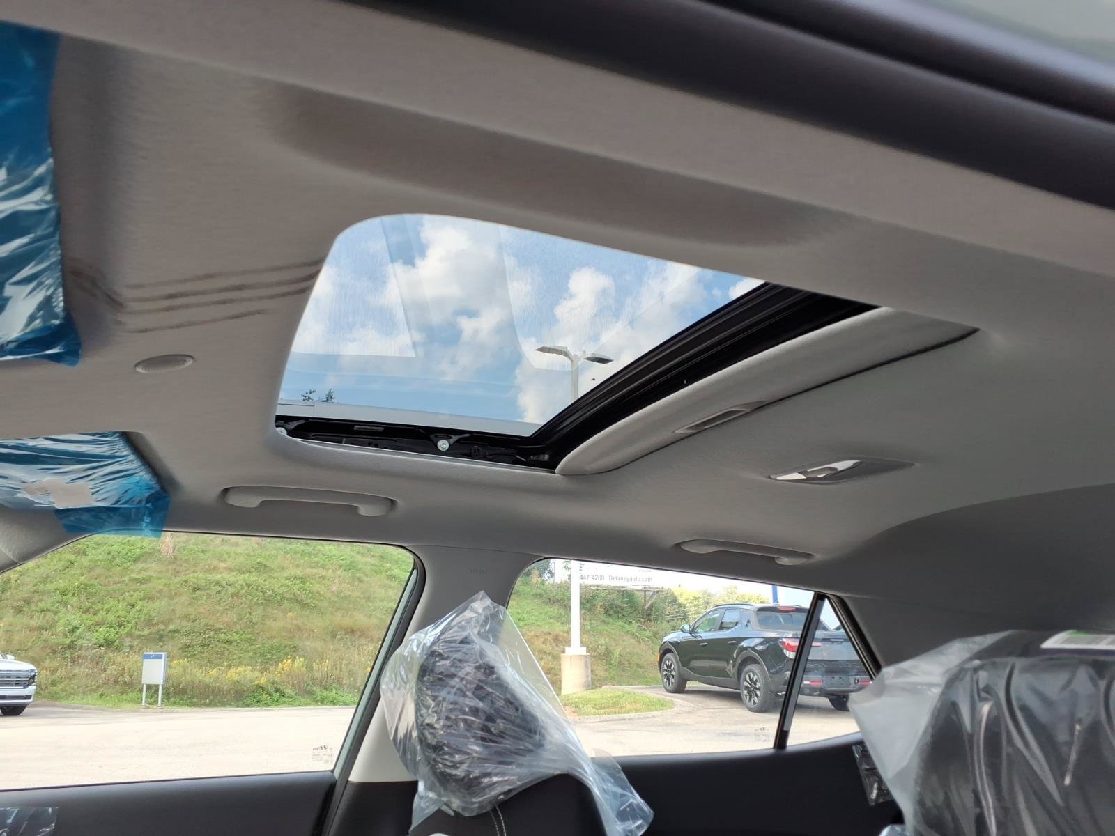 New 2026 Hyundai Venue SEL FWD image 7
