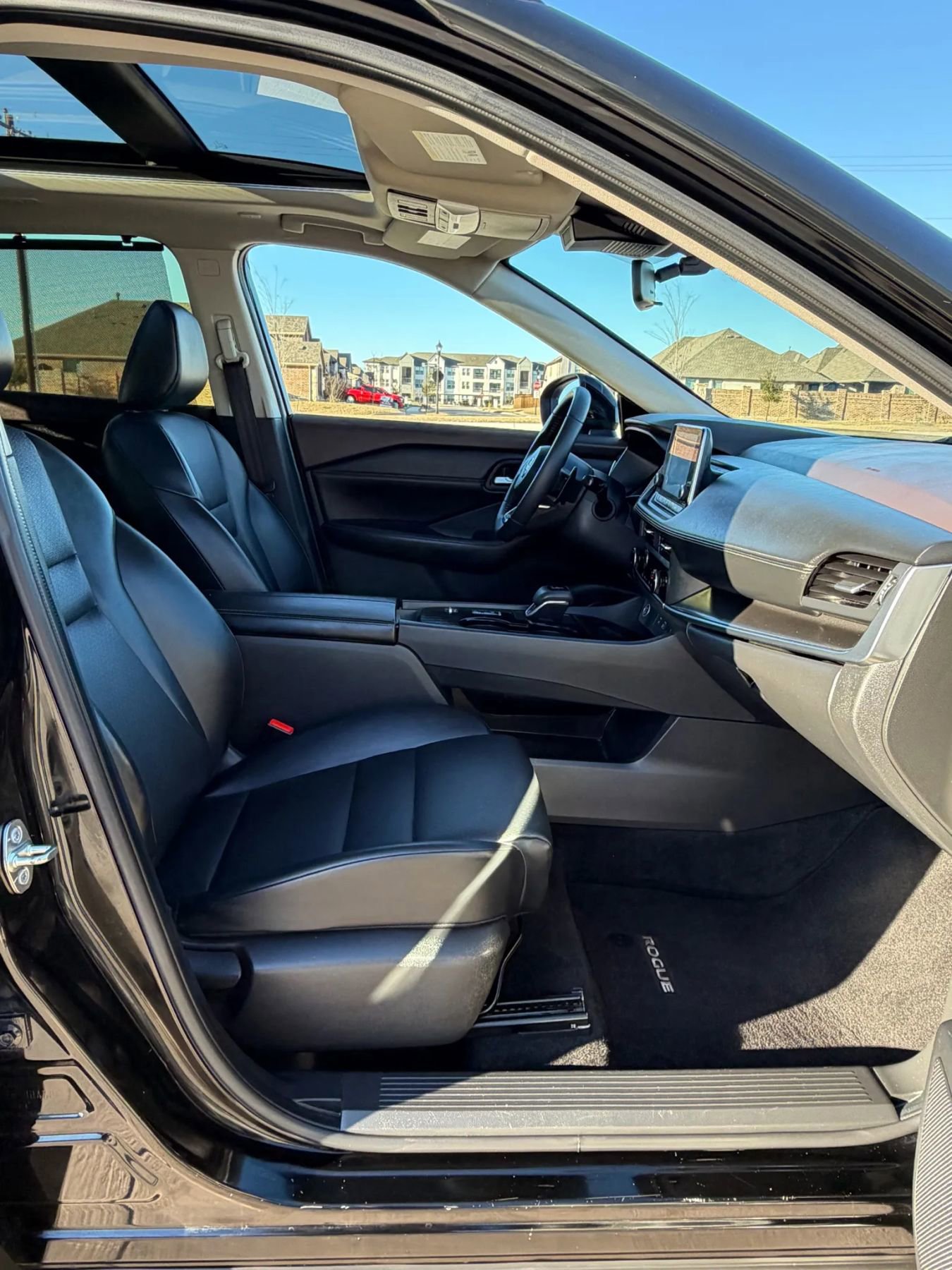 Used 2023 Nissan Rogue SV w/ SV Premium B Package image 36