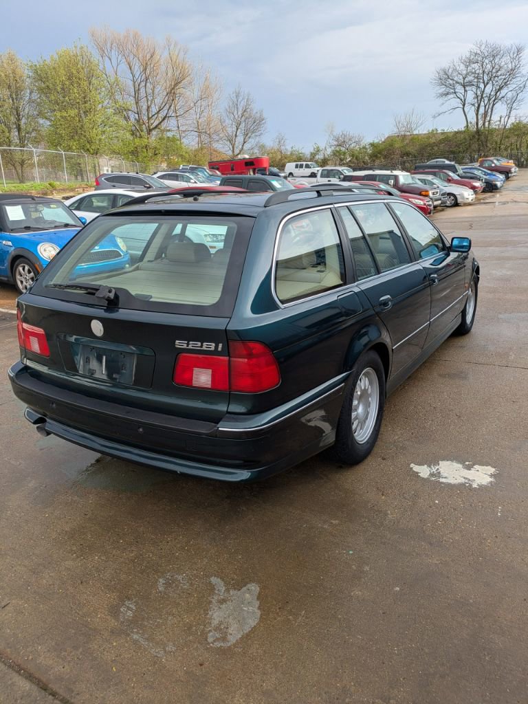 Used 2000 BMW 528i Wagon image 3