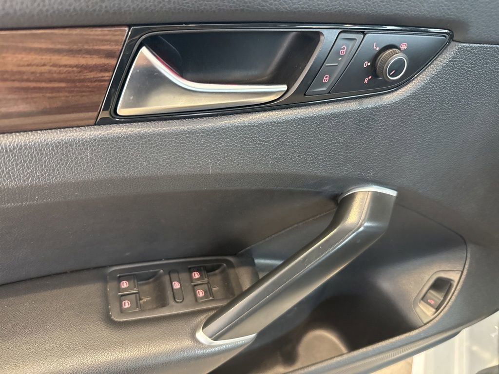 Used 2020 Volkswagen Passat 2.0T SEL image 19