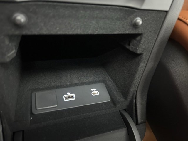 Used 2025 Jaguar F-PACE R-Dynamic S image 22