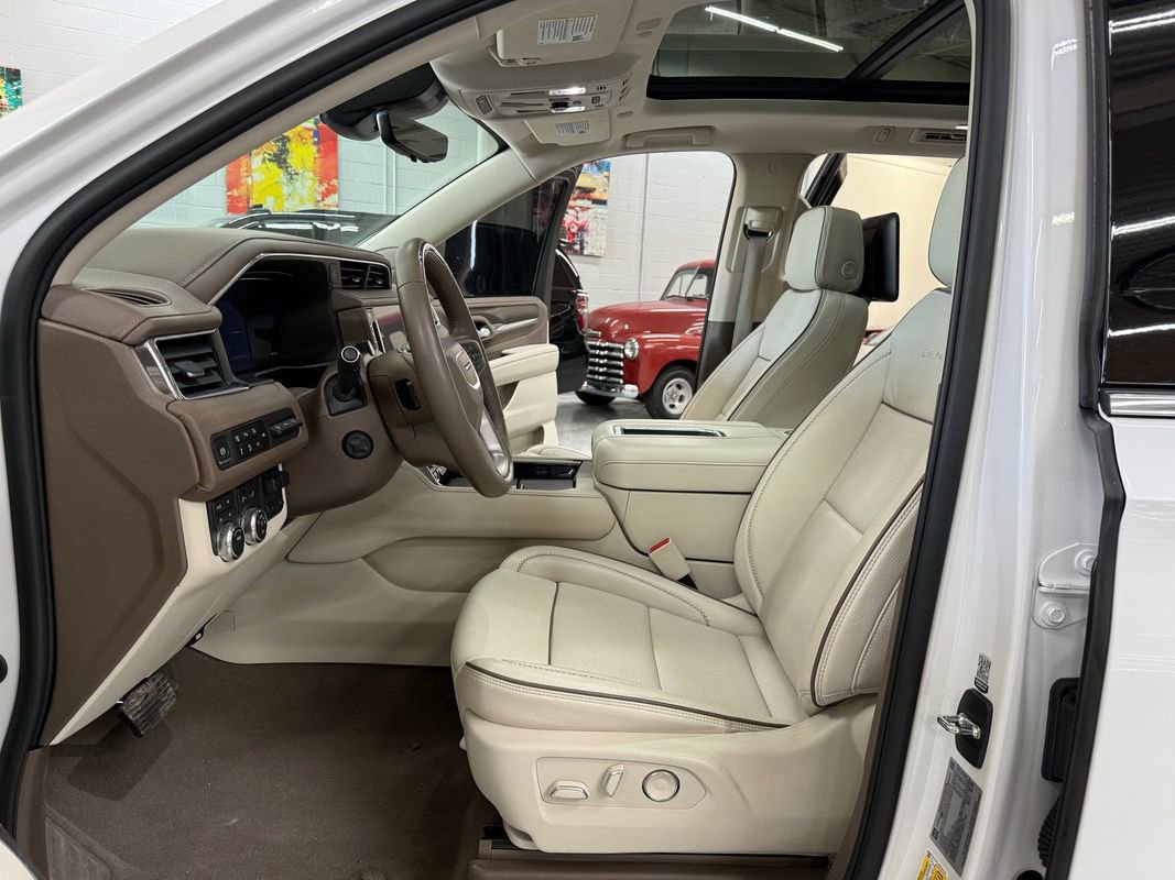 Used 2024 GMC Yukon XL Denali w/ Advanced Technology Package image 11