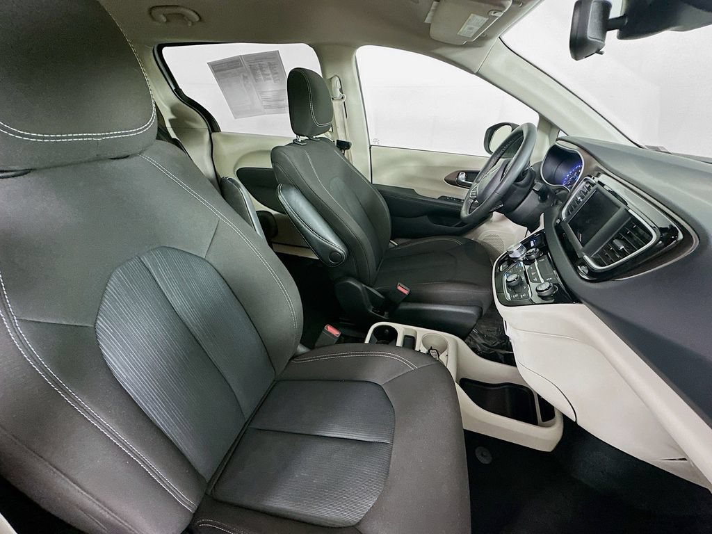Certified 2023 Chrysler Voyager LX FWD image 36