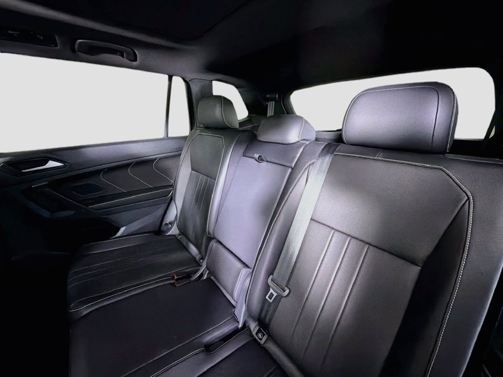 Used 2024 Volkswagen Tiguan SE R-Line FWD image 24
