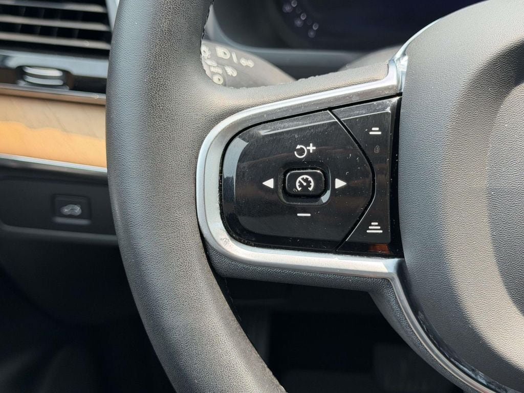 Used 2023 Volvo XC90 B6 Plus w/ Protection Package AWD/4WD image 9
