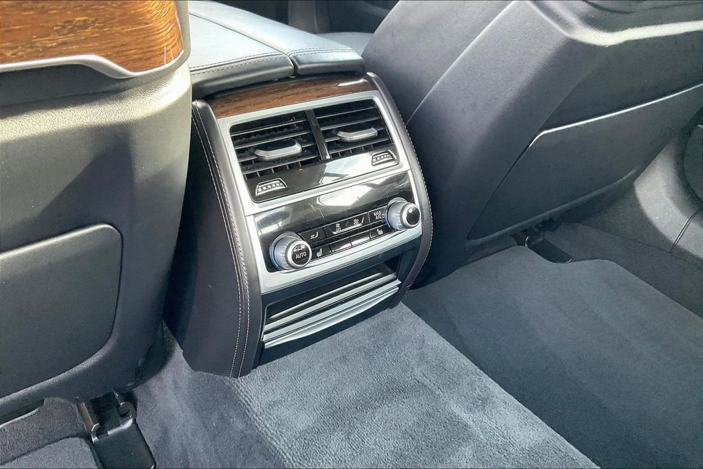 Used 2020 BMW 750i xDrive w/ Cold Weather Package AWD/4WD image 10