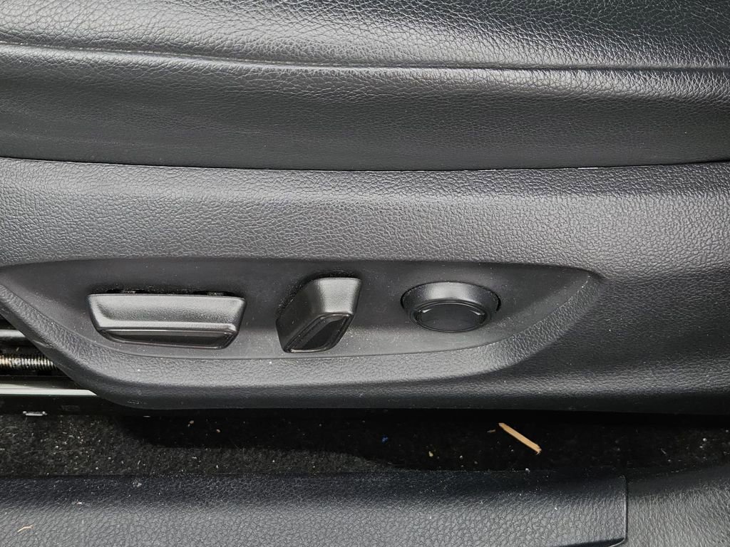 Used 2021 Toyota Camry SE w/ Cold Weather Package image 27