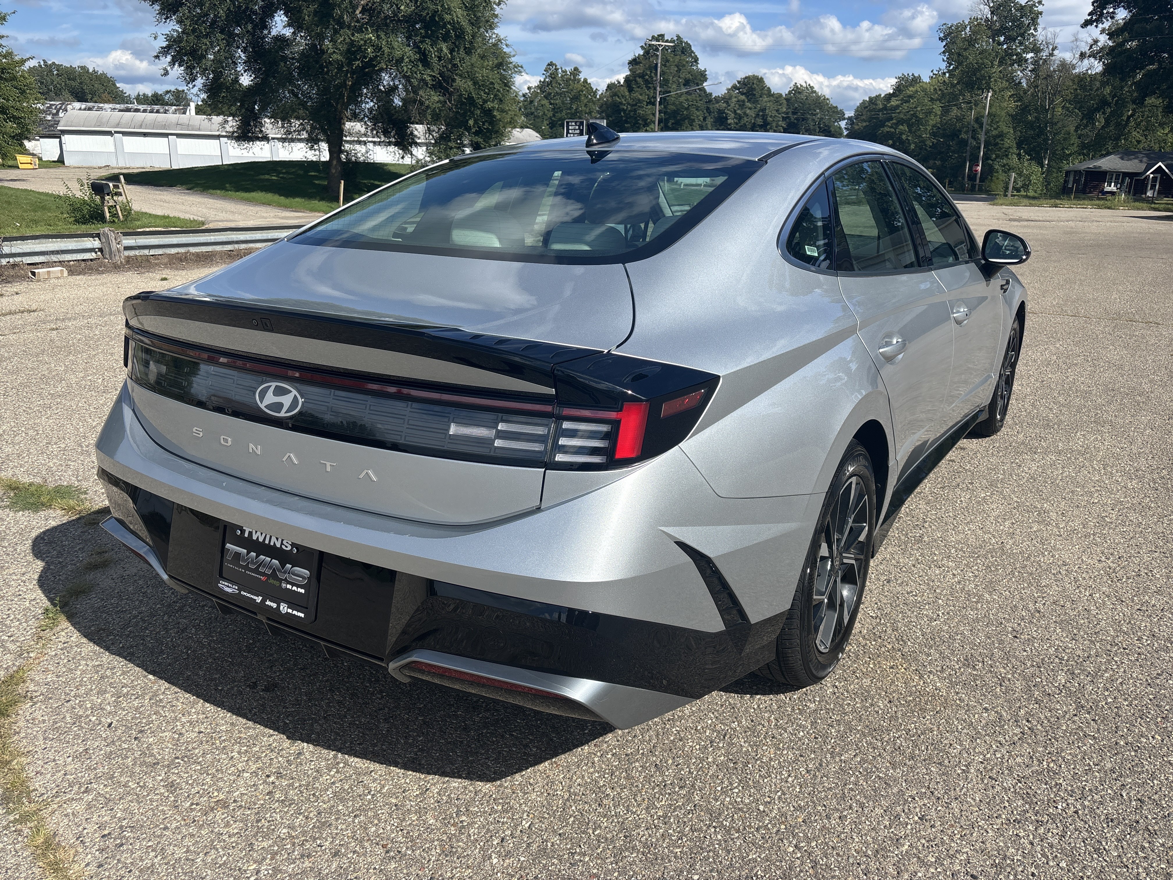 Used 2025 Hyundai Sonata SEL FWD image 3