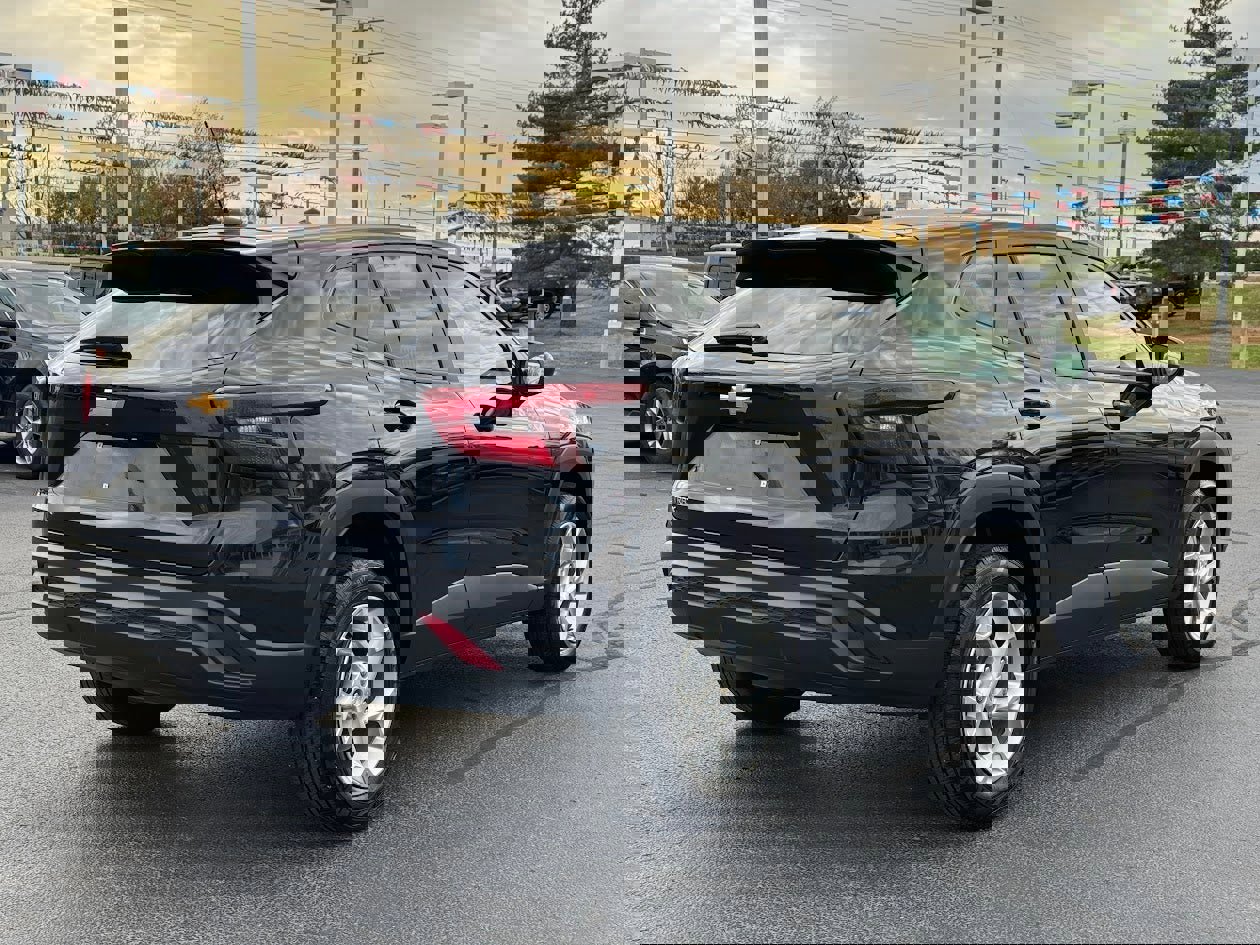 Used 2025 Chevrolet Trax LS w/ LS Convenience Package image 5