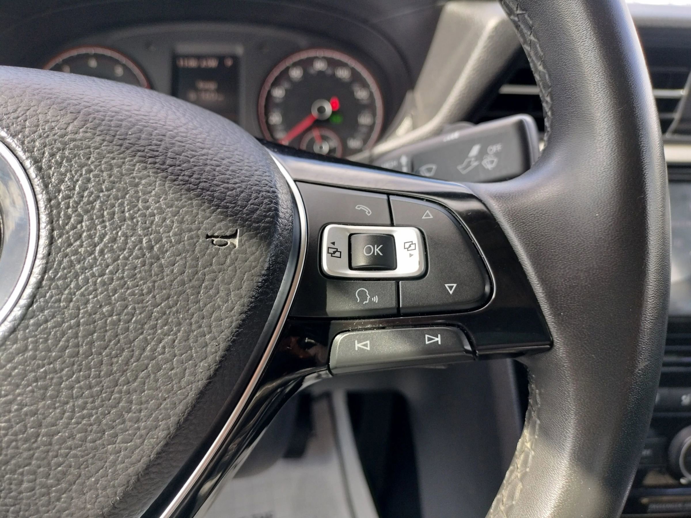 Used 2021 Volkswagen Passat 2.0T SE w/ Luggage Net & Mats Package image 43