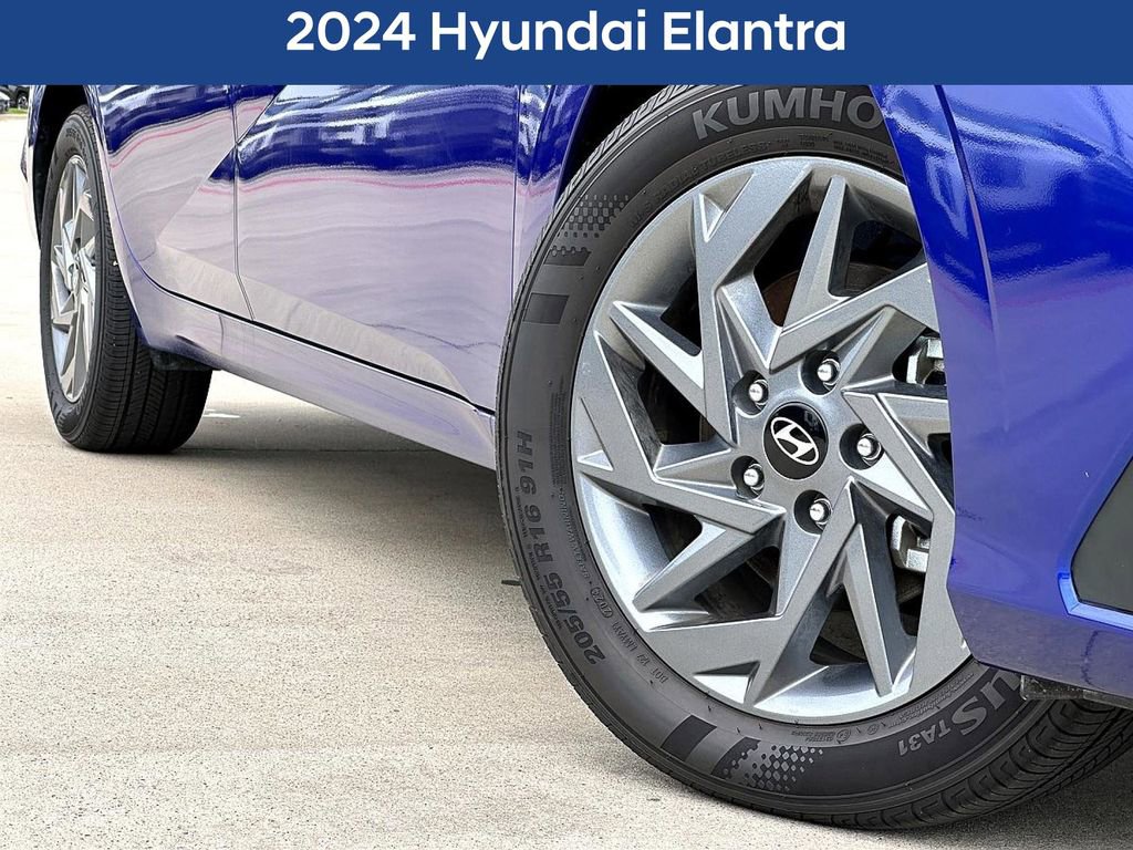 Used 2024 Hyundai Elantra SEL FWD image 2
