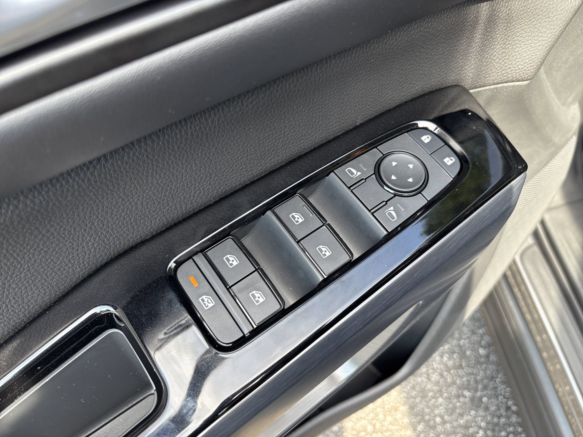 New 2026 Nissan Pathfinder SL FWD image 12