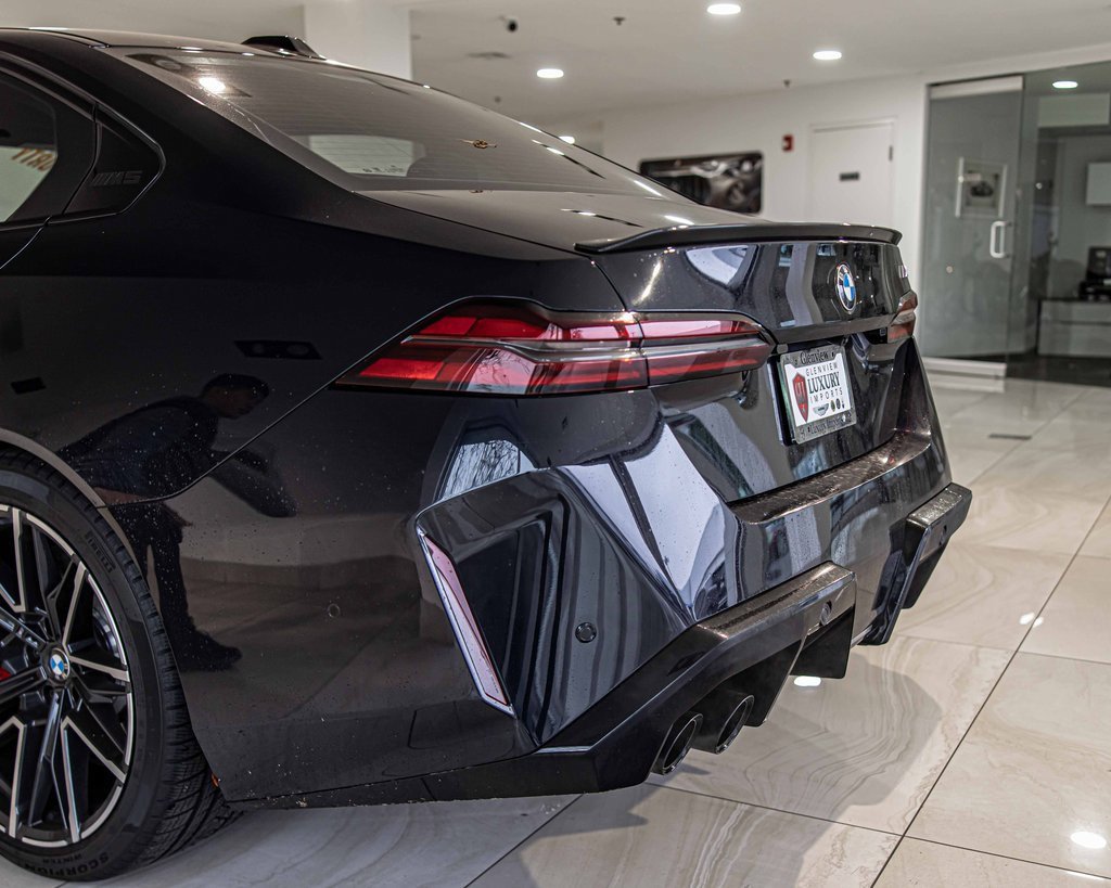 Used 2025 BMW M5 w/ Carbon Package image 14