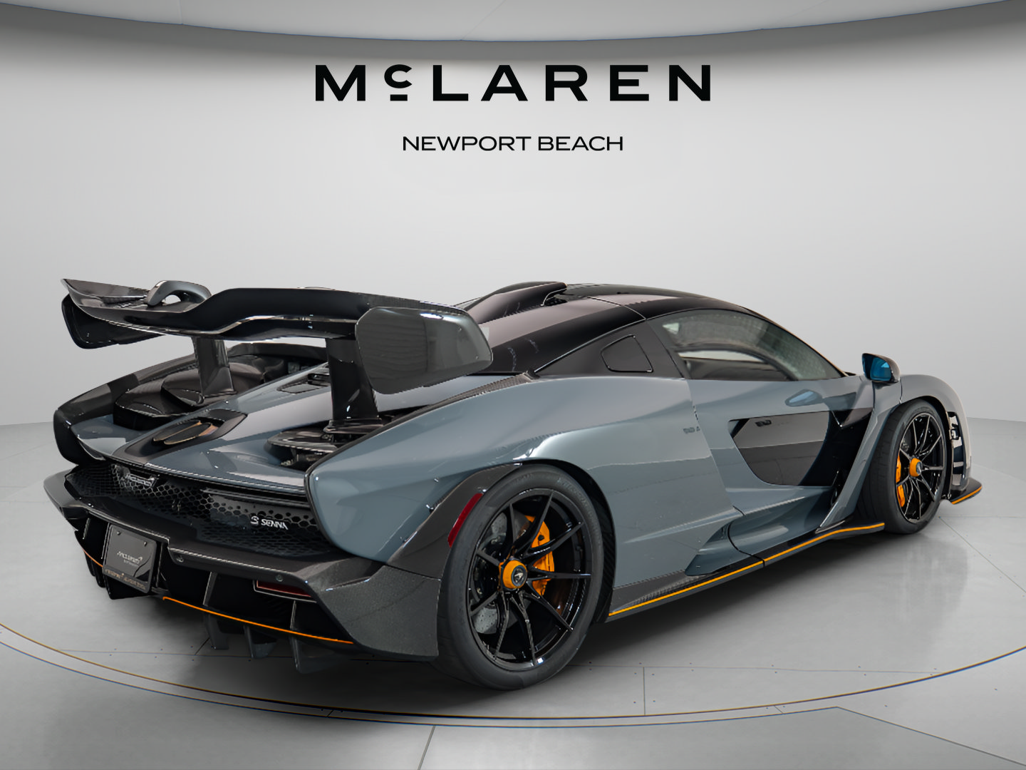 Used 2019 McLaren Senna RWD image 7