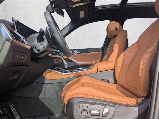 Used 2026 BMW X5 xDrive50e w/ M Sport Package AWD/4WD image 4