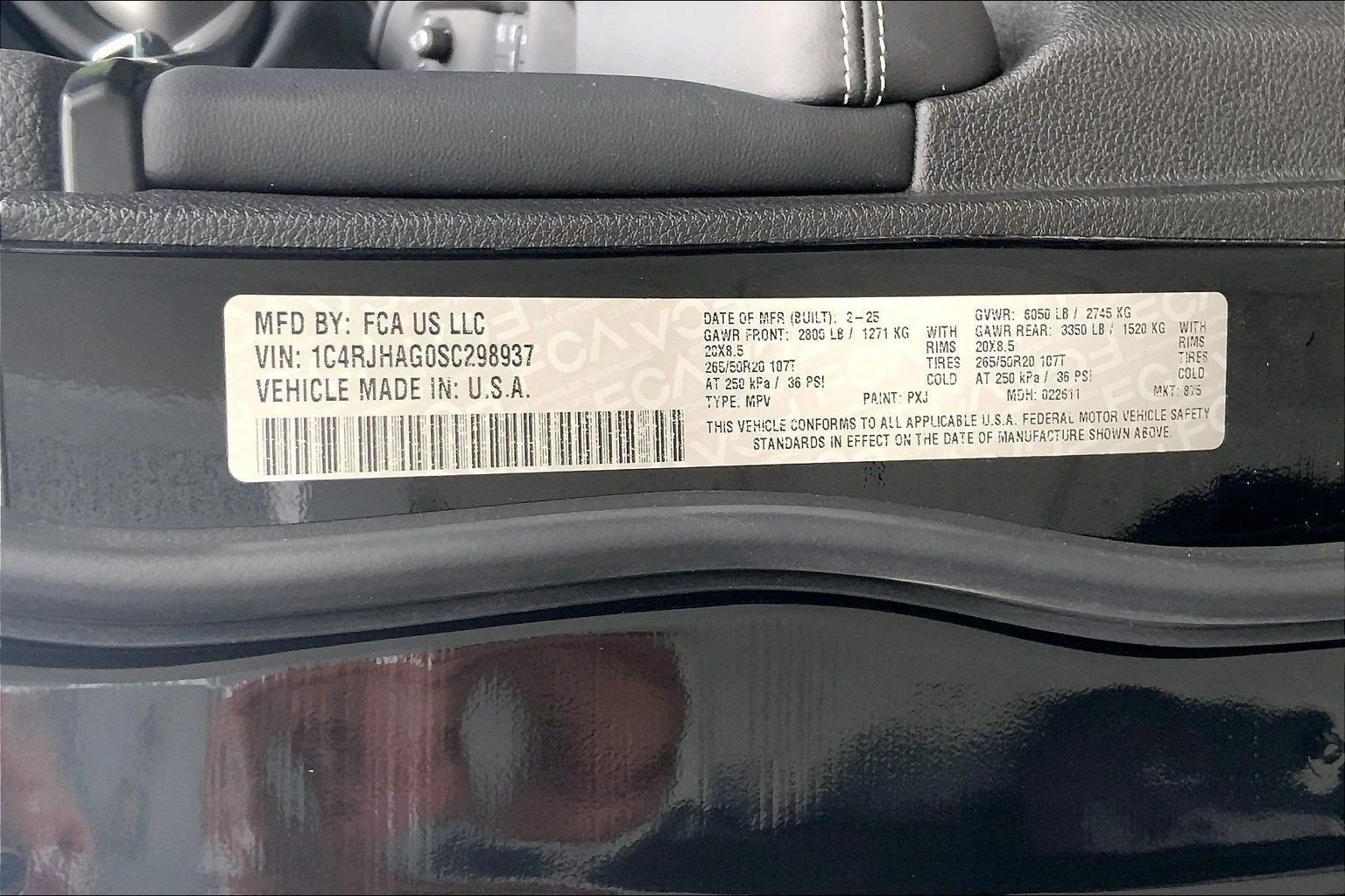 Certified 2025 Jeep Grand Cherokee Altitude AWD/4WD image 29