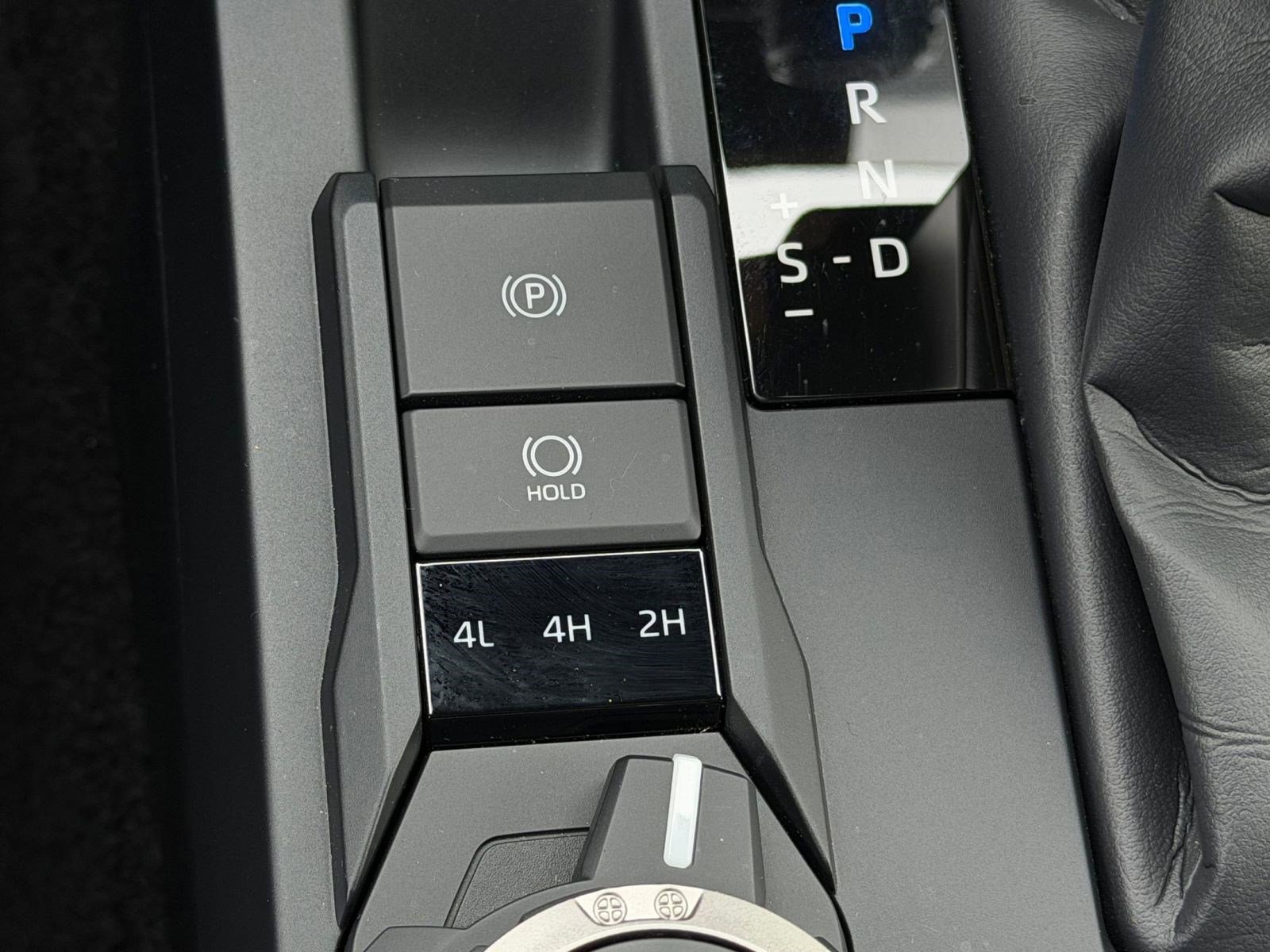 Used 2025 Toyota Tacoma Limited AWD/4WD image 32