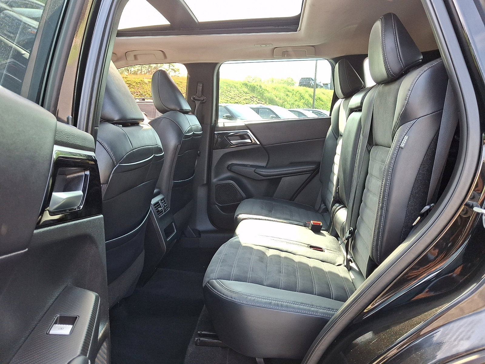 Used 2023 Mitsubishi Outlander ES AWD/4WD image 10