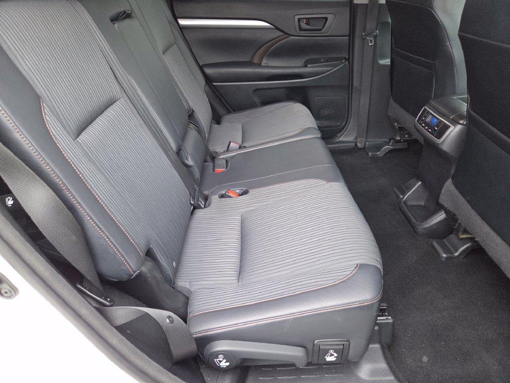 Used 2015 Toyota Highlander Plus FWD image 30
