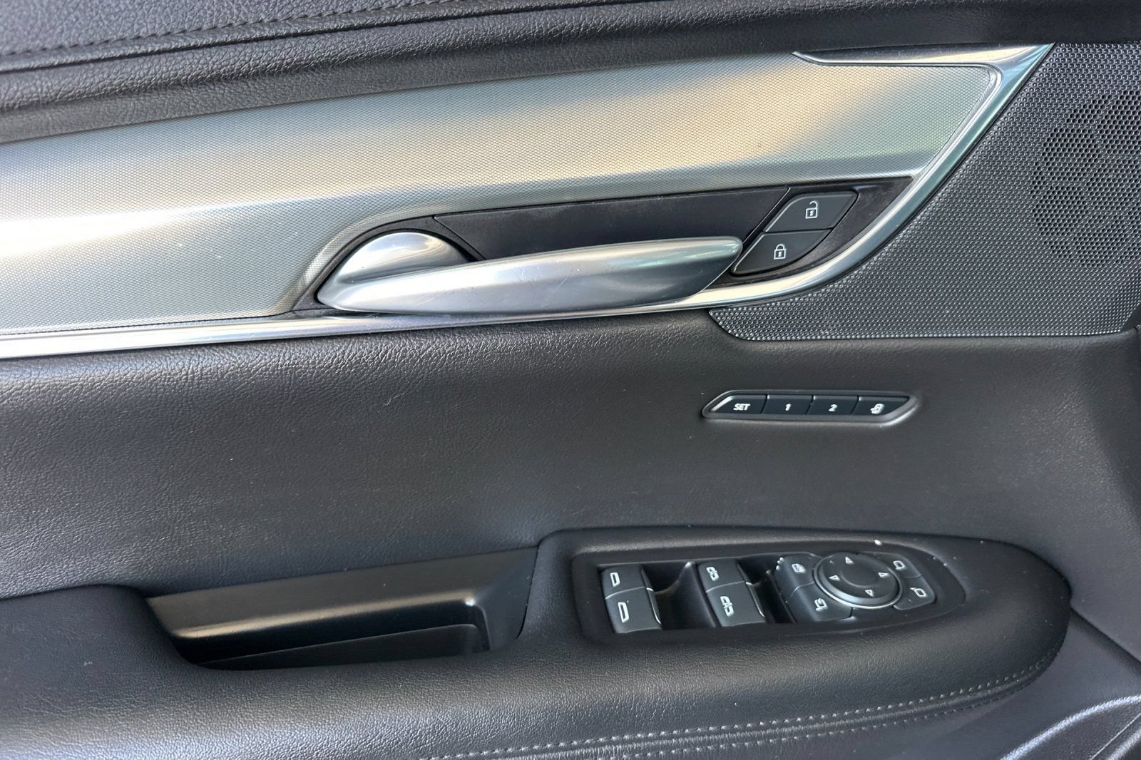 Certified 2019 Cadillac XT5 Luxury w/ Sport Package FWD image 11
