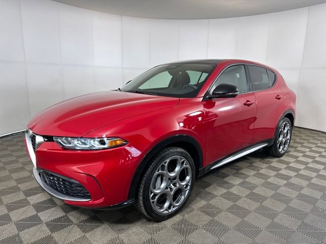 Used 2024 Alfa Romeo Tonale Ti w/ Premium Interior Package image 7