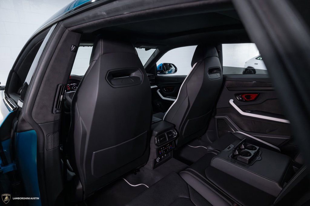 Used 2025 Lamborghini Urus Performante AWD/4WD image 41