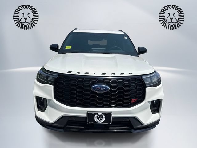 Used 2025 Ford Explorer ST AWD/4WD image 2